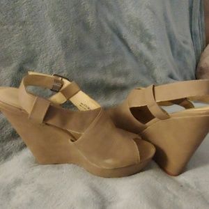 ❤❤Chinese Laundry Wedge heels
